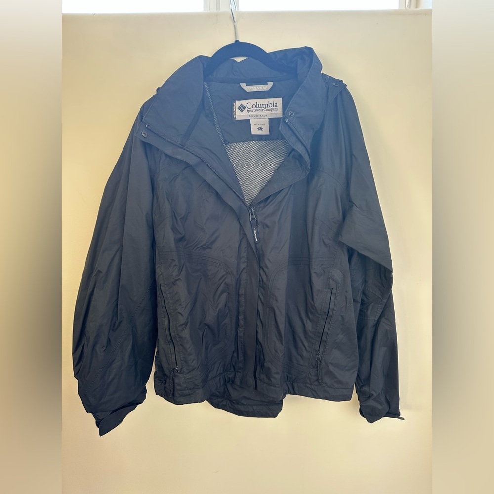 Columbia Titanium Windbreaker Rain Jacket Size L in Black